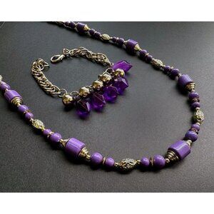 VTG Set of Purple Gold tone Dangling bracelet and Plastic beaded necklace 30”